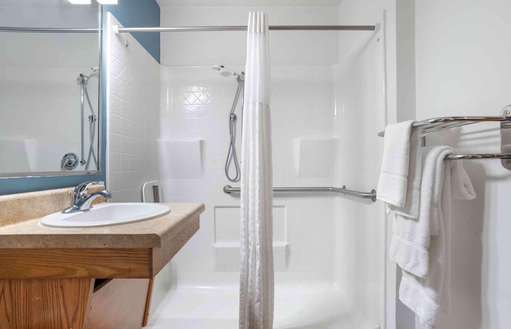 Extended Stay America Select Suites - Cleveland - Airport المظهر الخارجي الصورة