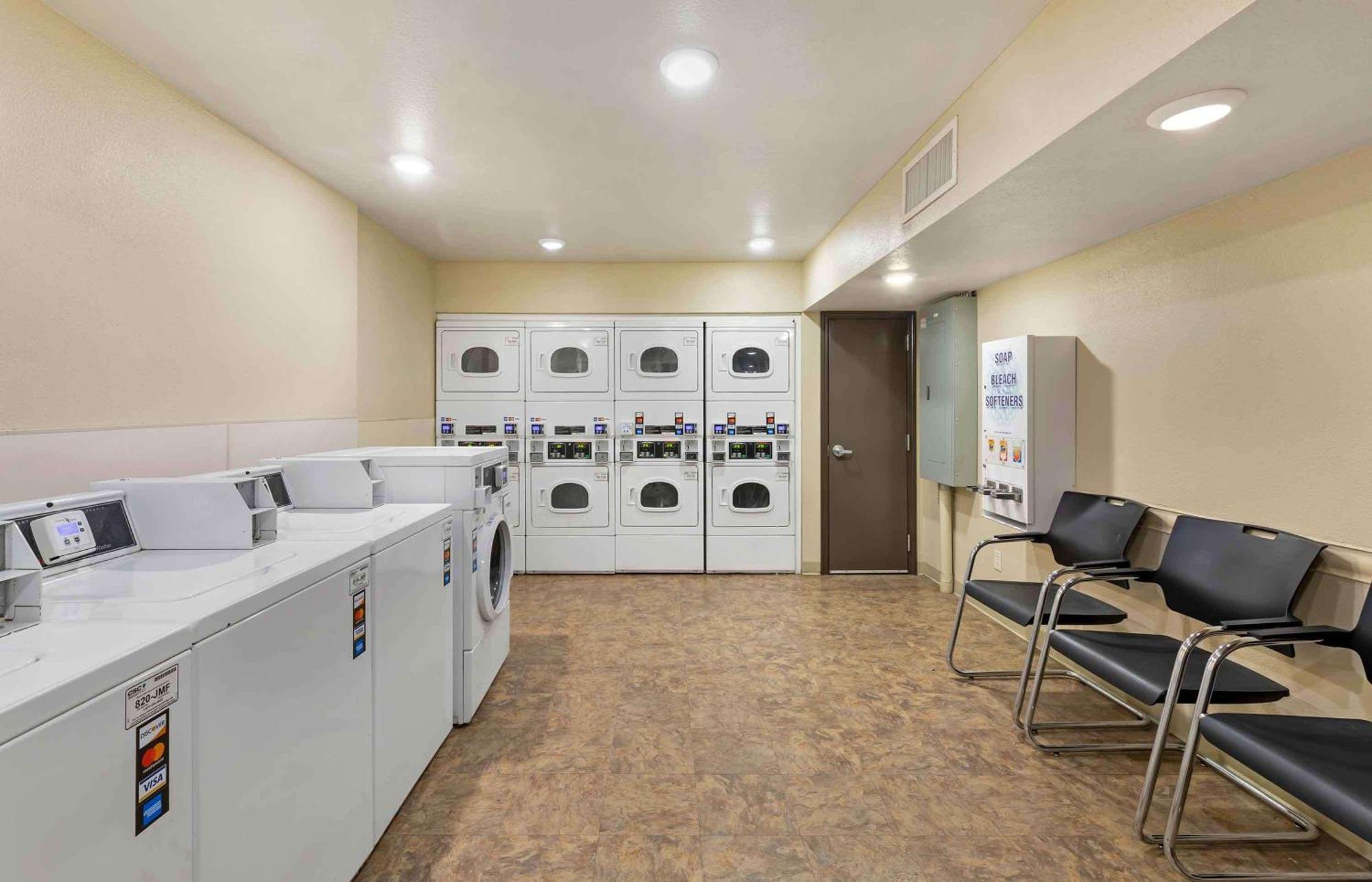 Extended Stay America Select Suites - Cleveland - Airport المظهر الخارجي الصورة